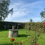 Pretty In With Courtyard Уффализ