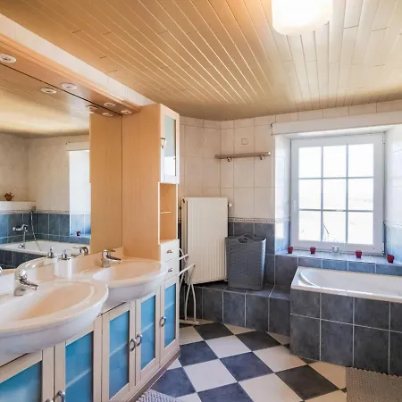 Pretty In With Courtyard * Houffalize