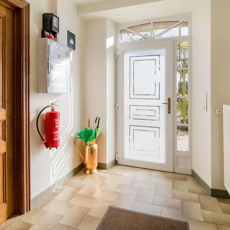 Pretty In With Courtyard Nyaraló