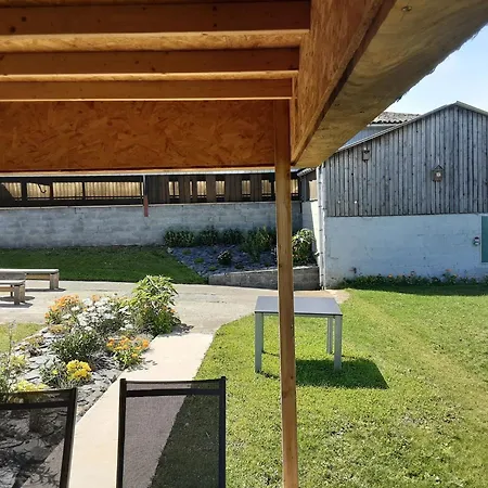 Pretty In With Courtyard *