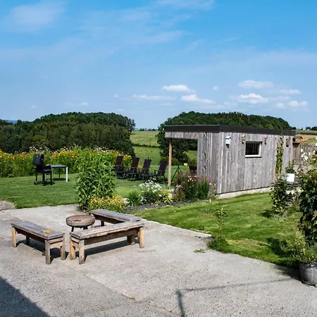 Nyaraló Pretty In With Courtyard *